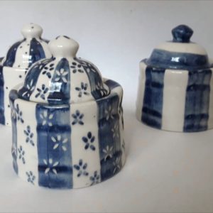 Azucarera de cerámica artesanal.