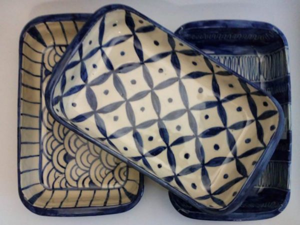 Fuente de rectangular mediana de cerámica artesanal.