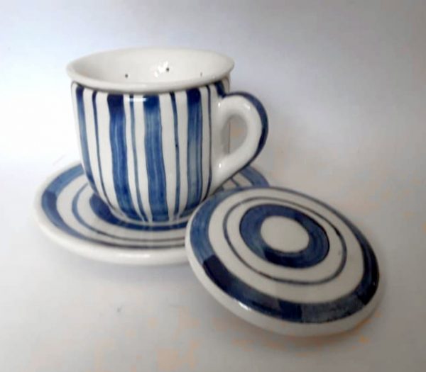 Taza, plato, tapa y colador de cerámica artesanal GEA