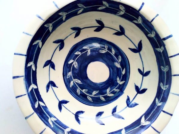 Fuente de cerámica artesanal.