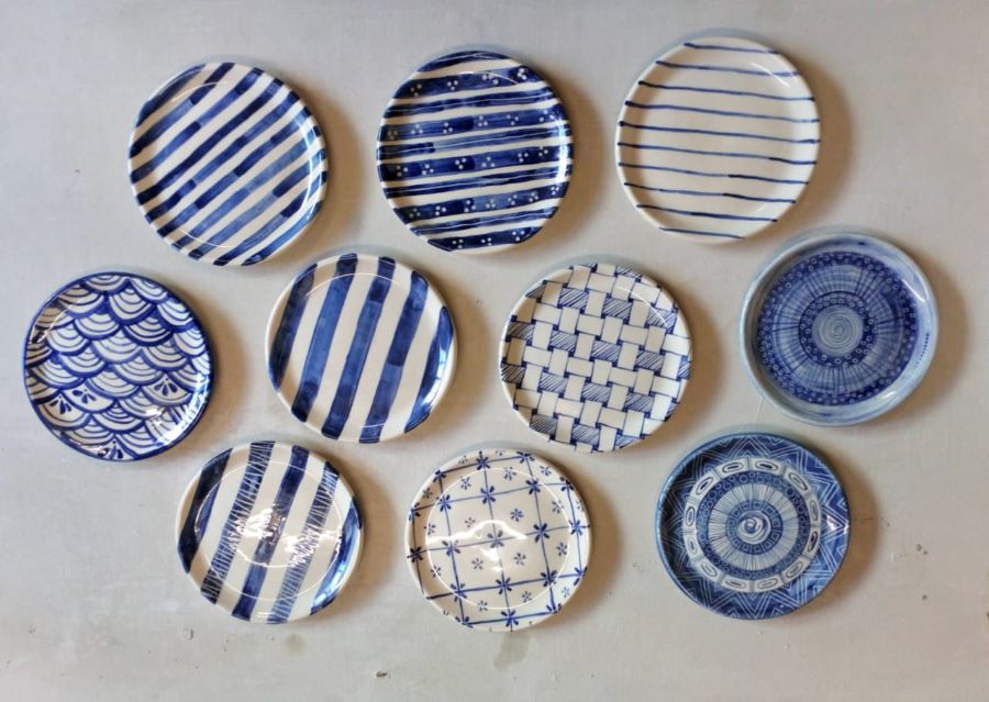Plato redondo de postre de cerámica artesanal GEA.
